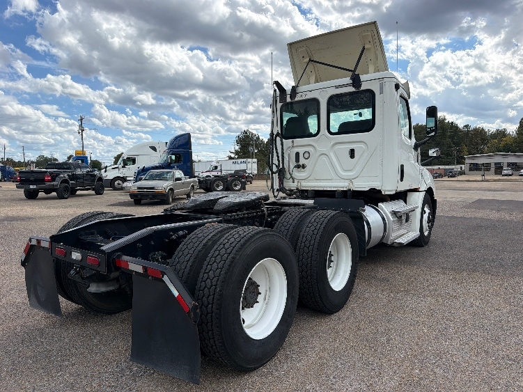 2020 Freightliner Cascadia in Belden, MS — photo 7