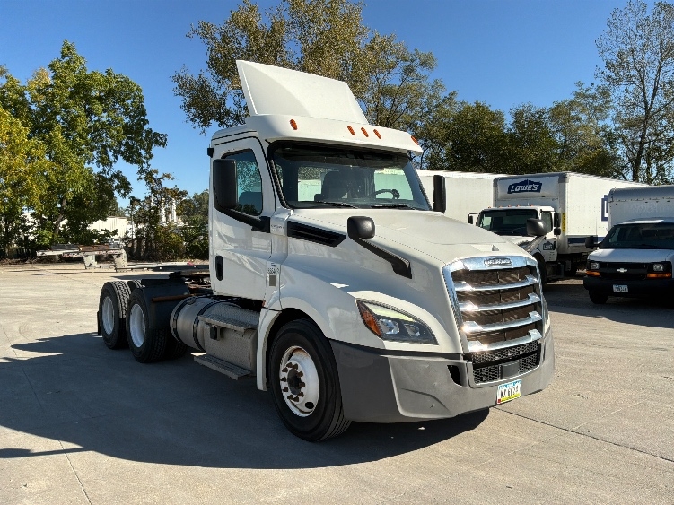 2020 Freightliner Cascadia in Des Moines, IA