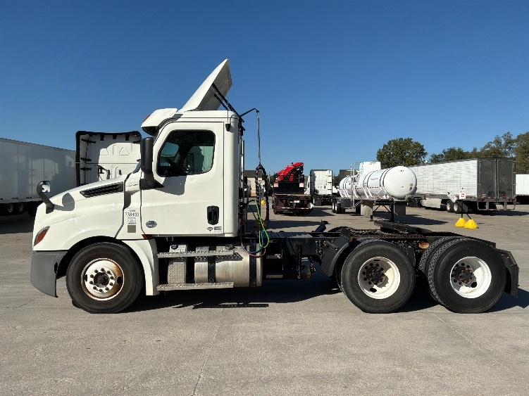 2020 Freightliner Cascadia in Des Moines, IA — photo 4