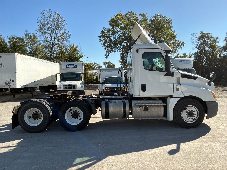 2020 Freightliner Cascadia in Des Moines, IA — photo 8