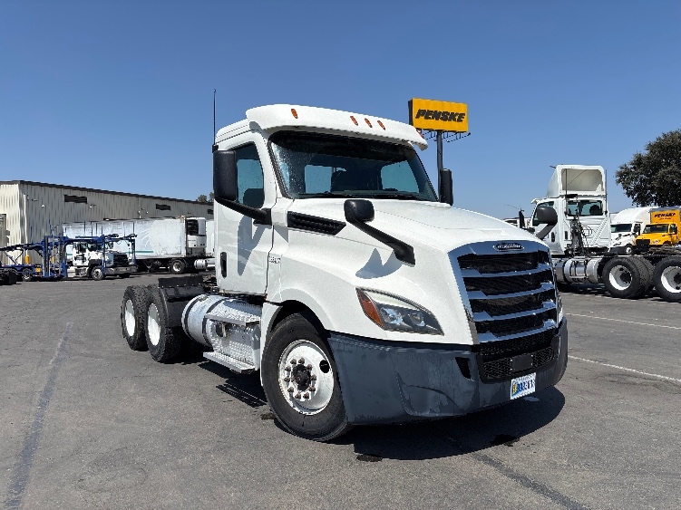 2020 Freightliner Cascadia in Fresno, CA
