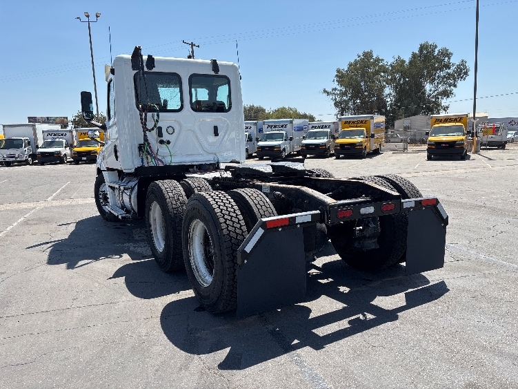 2020 Freightliner Cascadia in Fresno, CA — photo 5