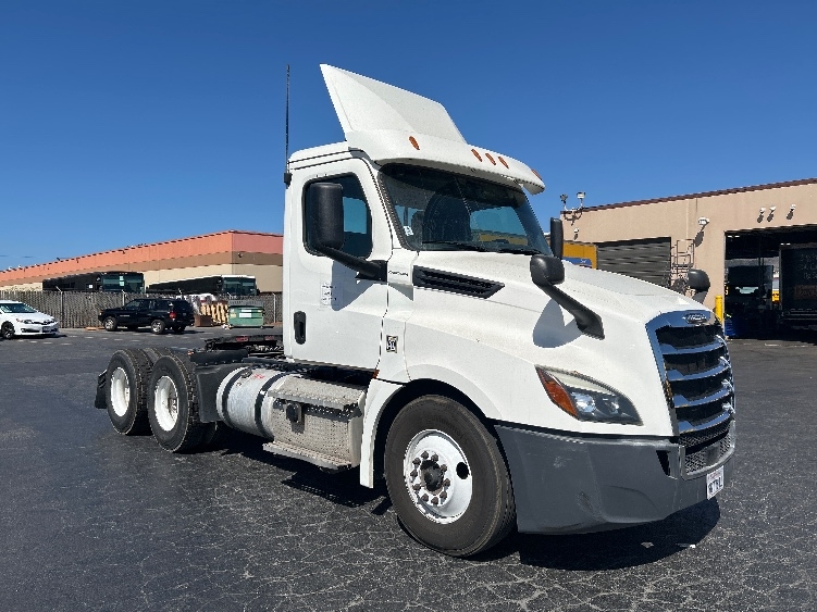 2020 Freightliner Cascadia in West Sacramento, CA