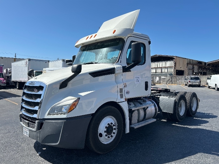 2020 Freightliner Cascadia in West Sacramento, CA — photo 3
