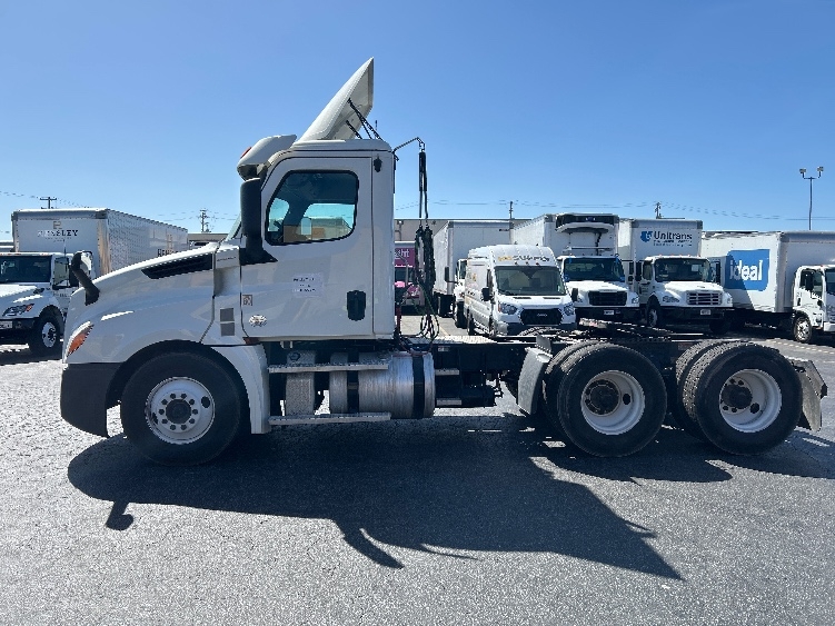 2020 Freightliner Cascadia in West Sacramento, CA — photo 4