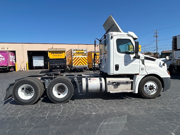 2020 Freightliner Cascadia in West Sacramento, CA — photo 8