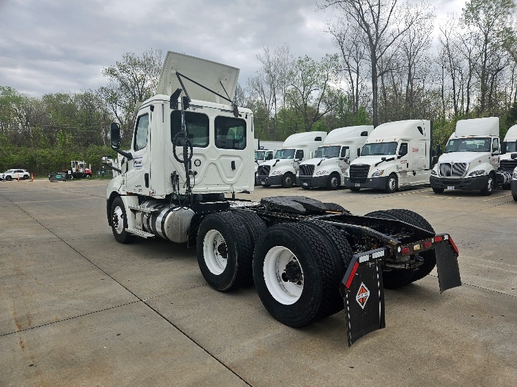 2020 Freightliner Cascadia in Earth City, MO — photo 5
