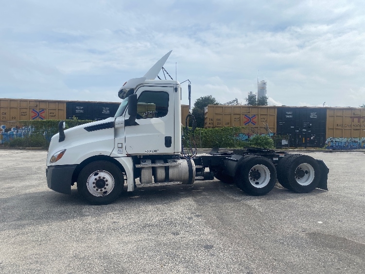 2020 Freightliner Cascadia in Tampa, FL — photo 4