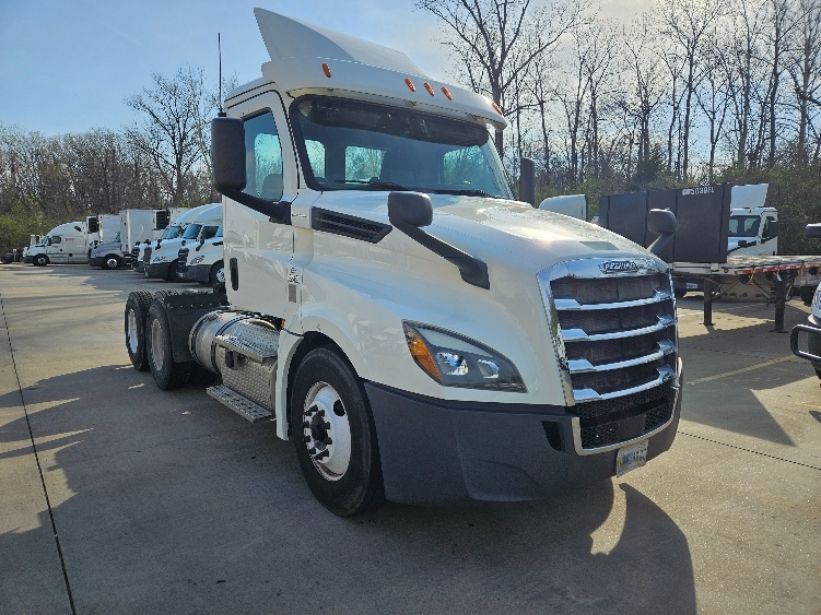2020 Freightliner Cascadia in Earth City, MO