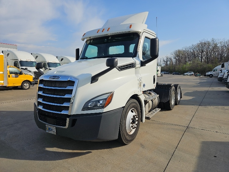 2020 Freightliner Cascadia in Earth City, MO — photo 3