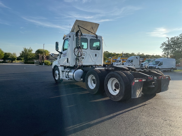 2020 Freightliner Cascadia in Tampa, FL — photo 5