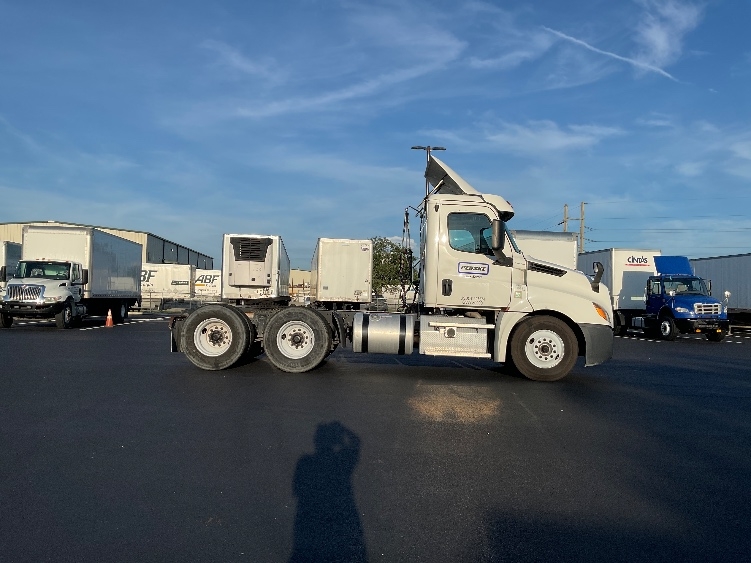2020 Freightliner Cascadia in Tampa, FL — photo 8