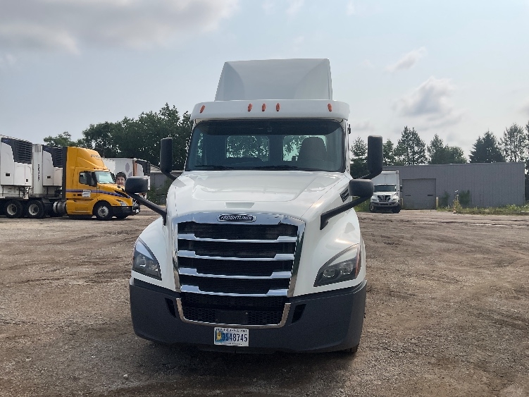 2020 Freightliner Cascadia in Melrose Park, IL — photo 2