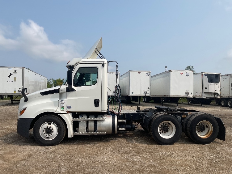2020 Freightliner Cascadia in Melrose Park, IL — photo 4