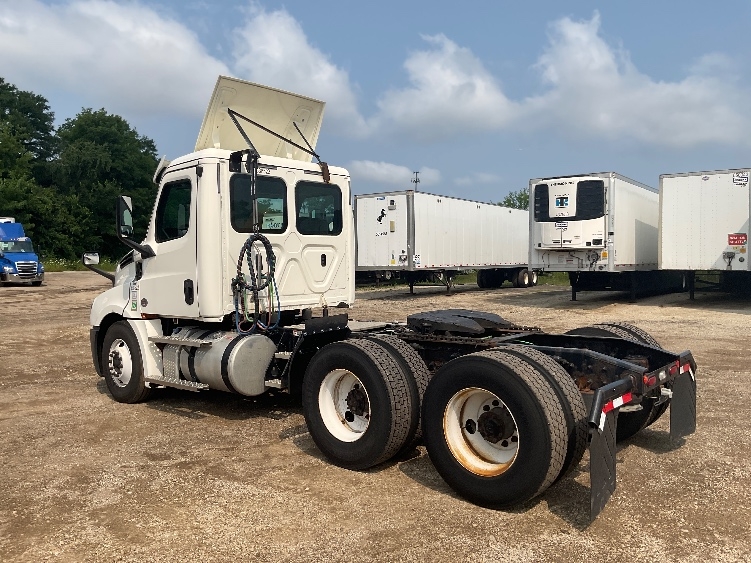 2020 Freightliner Cascadia in Melrose Park, IL — photo 5
