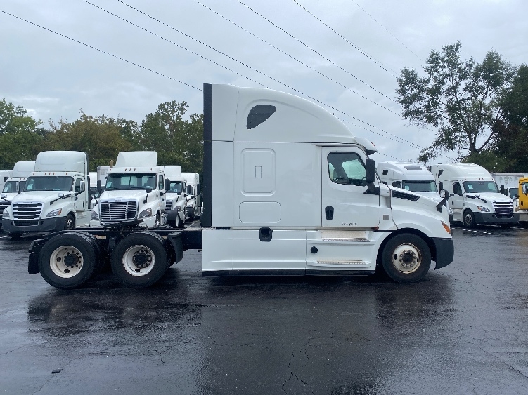 2020 Freightliner Cascadia in Greensboro, NC — photo 8