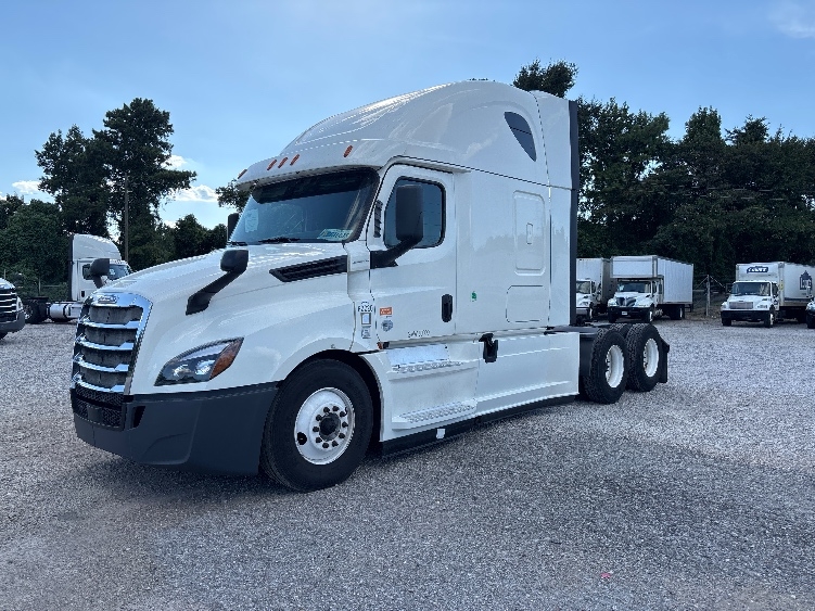 2020 Freightliner Cascadia in Birmingham, AL — photo 3