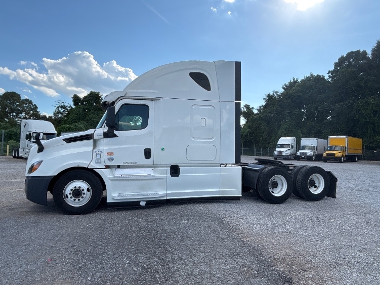 2020 Freightliner Cascadia in Birmingham, AL — photo 4