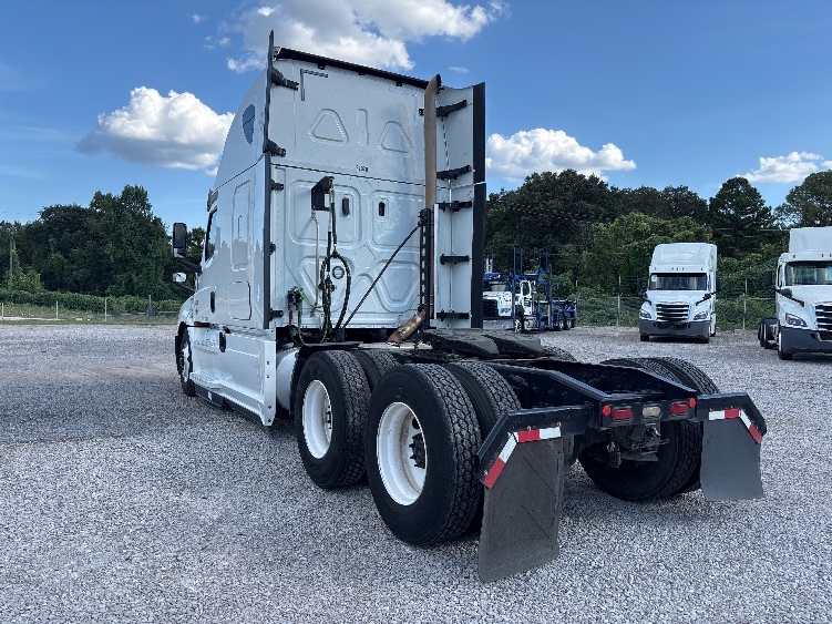 2020 Freightliner Cascadia in Birmingham, AL — photo 5