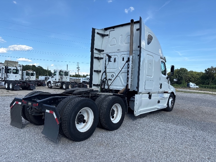 2020 Freightliner Cascadia in Birmingham, AL — photo 7