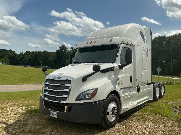 2020 Freightliner Cascadia in Jackson, MS — photo 3