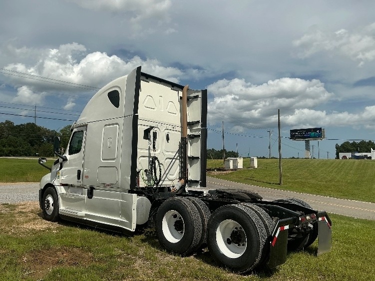 2020 Freightliner Cascadia in Jackson, MS — photo 5