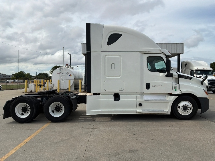 2020 Freightliner Cascadia in Montgomery, AL — photo 8
