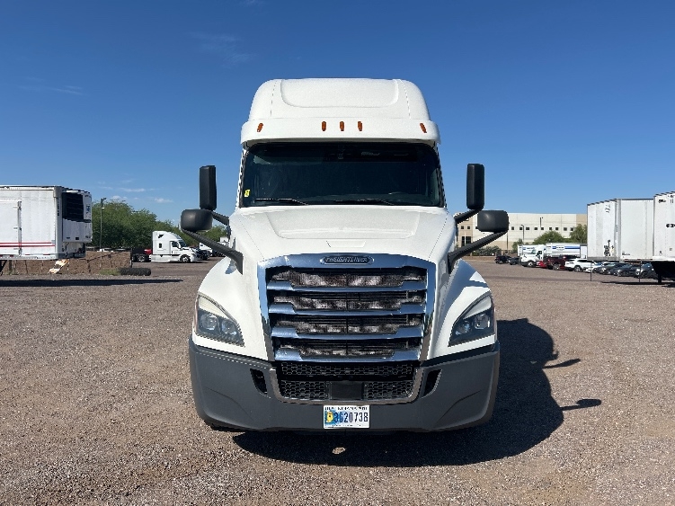 2020 Freightliner Cascadia in Phoenix, AZ — photo 2