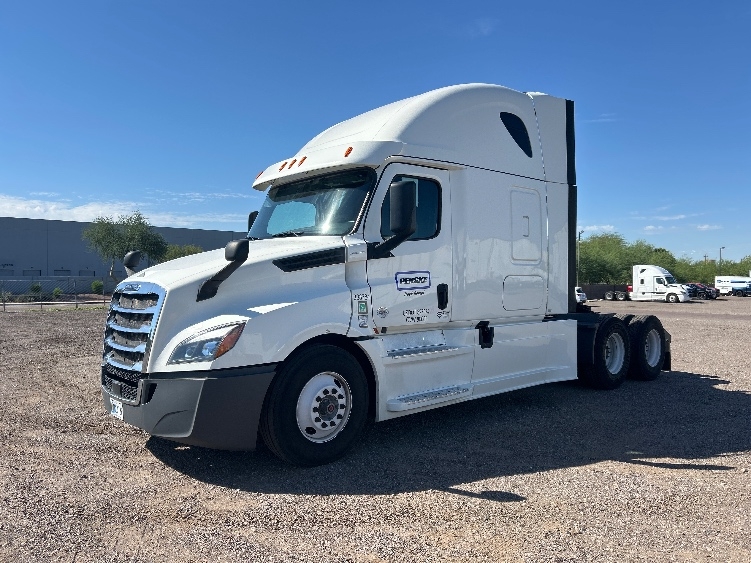 2020 Freightliner Cascadia in Phoenix, AZ — photo 3