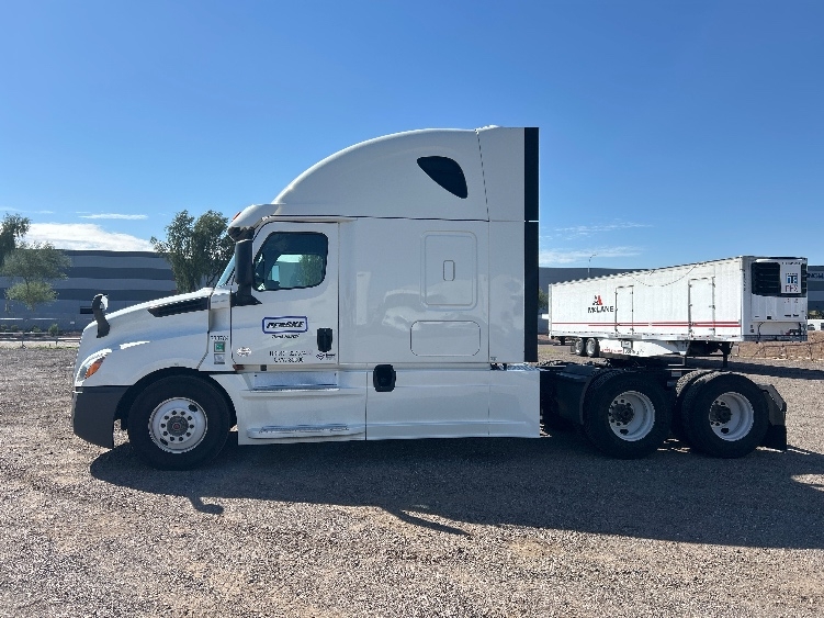 2020 Freightliner Cascadia in Phoenix, AZ — photo 4