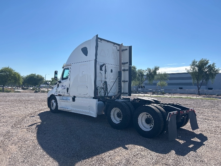 2020 Freightliner Cascadia in Phoenix, AZ — photo 5