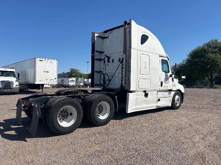 2020 Freightliner Cascadia in Phoenix, AZ — photo 7