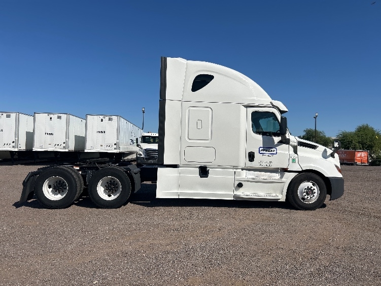 2020 Freightliner Cascadia in Phoenix, AZ — photo 8
