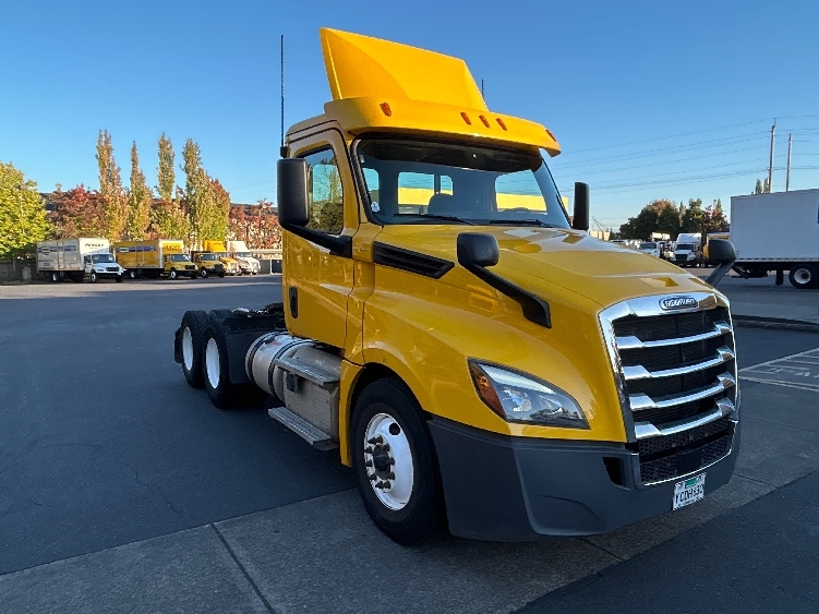2020 Freightliner Cascadia in Portland, OR
