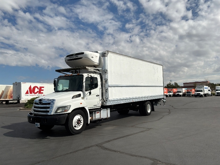 2020 Hino 268 in Aurora, CO — photo 3