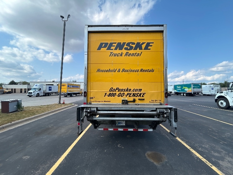 2020 Freightliner eM2 in Brooklyn Park, MN — photo 7
