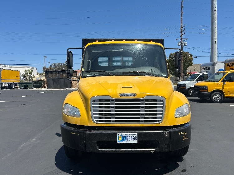 2020 Freightliner eM2 in Fresno, CA — photo 2