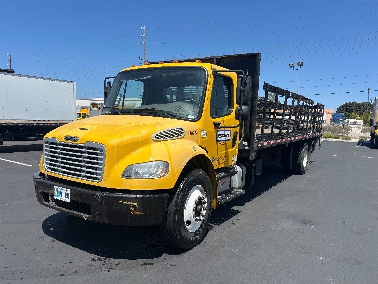 2020 Freightliner eM2 in Fresno, CA — photo 3