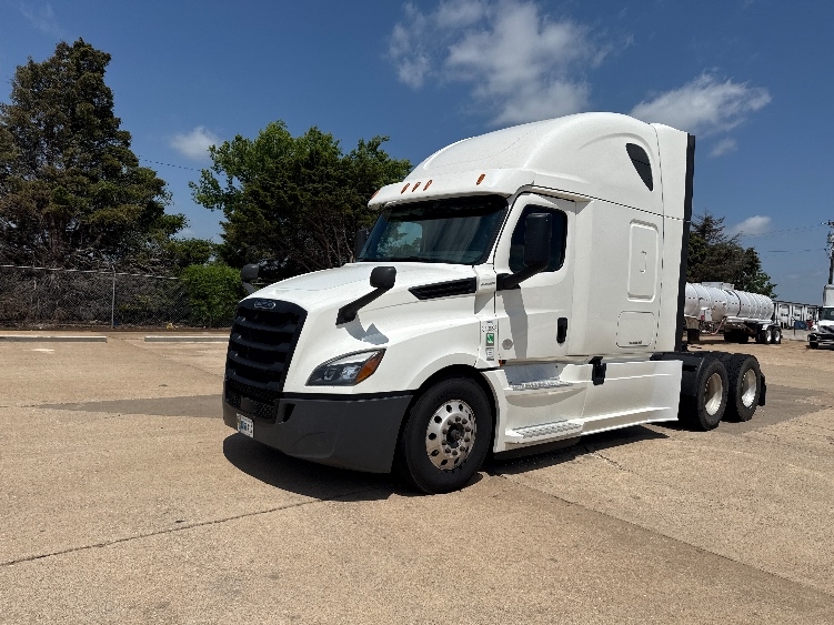 2020 Freightliner Cascadia in Enid, OK — photo 3