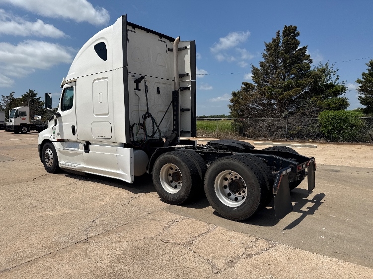 2020 Freightliner Cascadia in Enid, OK — photo 5