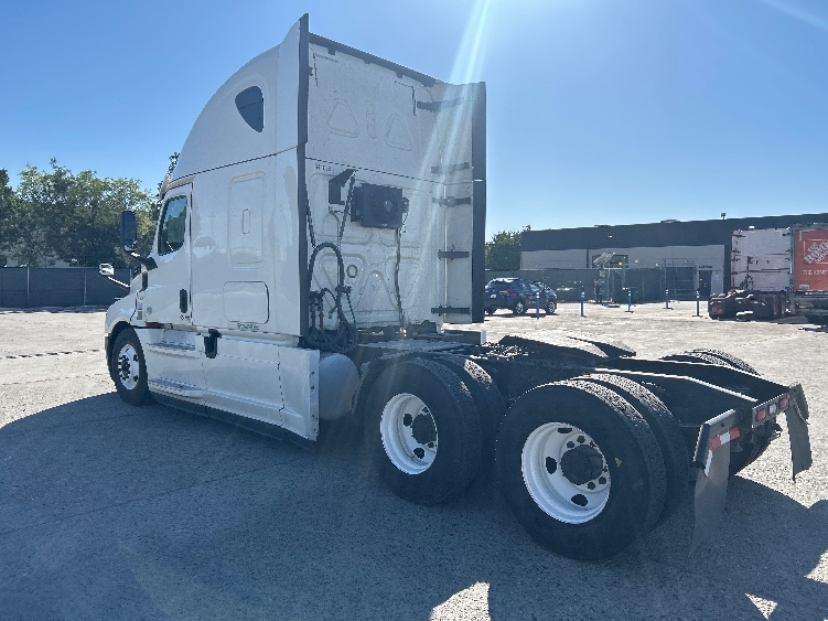 2020 Freightliner Cascadia in Fontana, CA — photo 5
