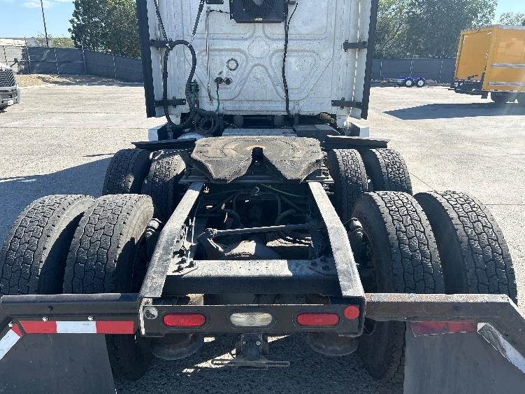 2020 Freightliner Cascadia in Fontana, CA — photo 6