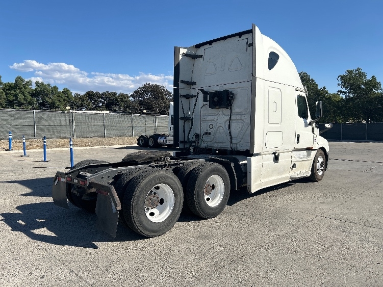 2020 Freightliner Cascadia in Fontana, CA — photo 7