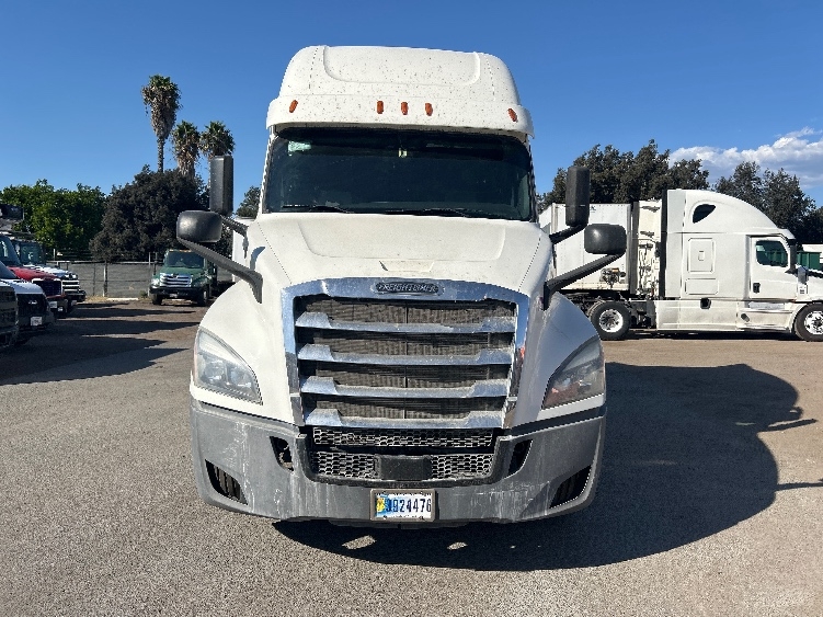 2020 Freightliner Cascadia in Fontana, CA — photo 2