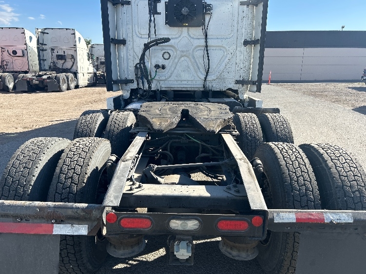 2020 Freightliner Cascadia in Fontana, CA — photo 6