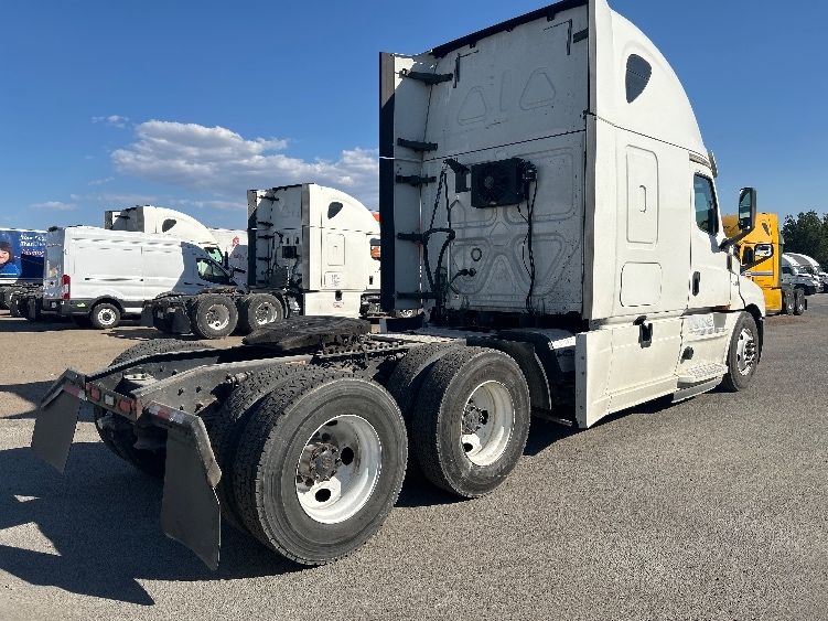 2020 Freightliner Cascadia in Fontana, CA — photo 7