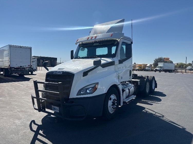 2020 Freightliner Cascadia in West Sacramento, CA — photo 3