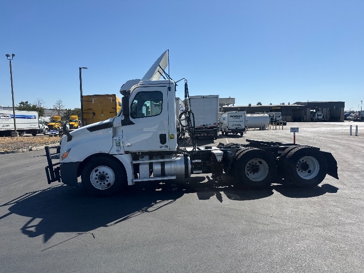 2020 Freightliner Cascadia in West Sacramento, CA — photo 4