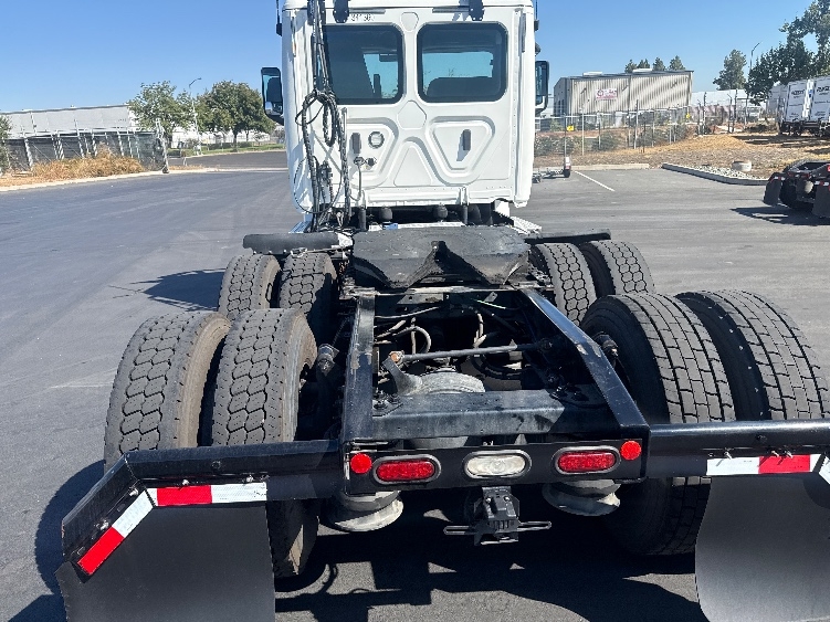 2020 Freightliner Cascadia in West Sacramento, CA — photo 6