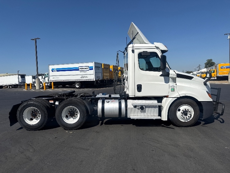 2020 Freightliner Cascadia in West Sacramento, CA — photo 8